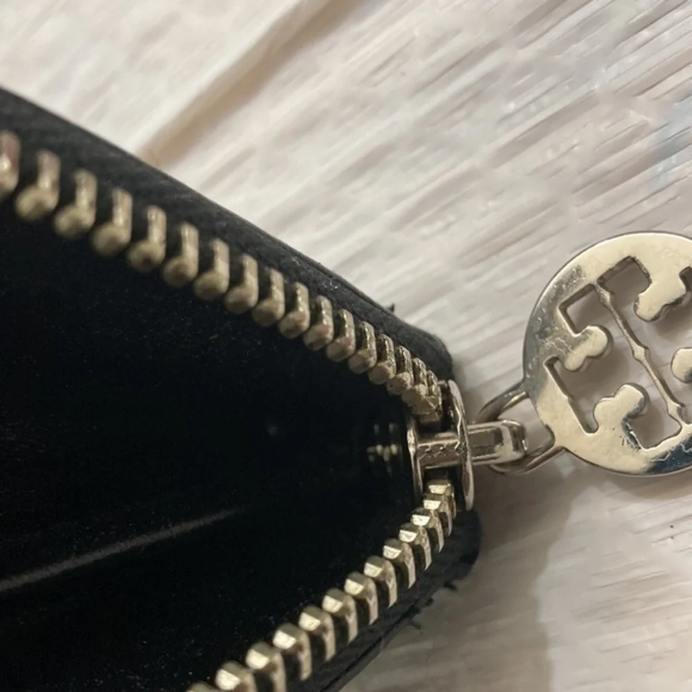 Tory Burch black leather logo clutch wallet